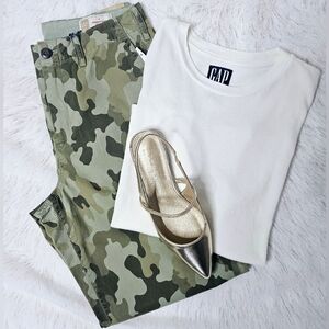 NWT Straight Khaki High Rise Camo Pants Size 6